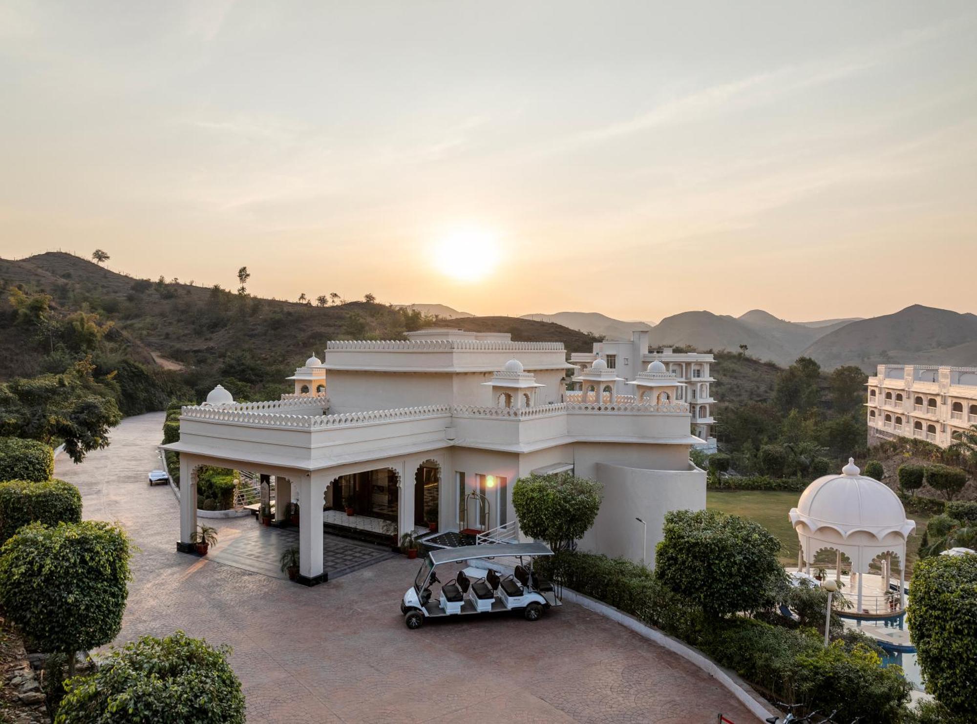 Sayaji Resorts & Spa อุเดเปอร์ ภายนอก รูปภาพ